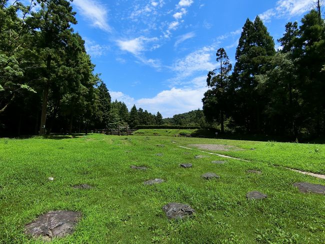 八王子城跡へ。<br />曳橋(推定復元)と御主殿石垣(一部復元)を見学。