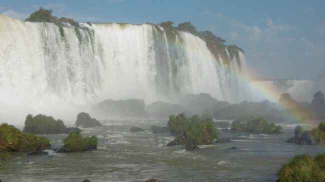 パッケージツアーで南米旅行に行きました。<br />9日目はイグアスの滝(ブラジル側)観光<br />観光後、イグアス空港から、リマ、ロサンゼルス、サンフランシスコを経由して羽田、高速バスで大阪