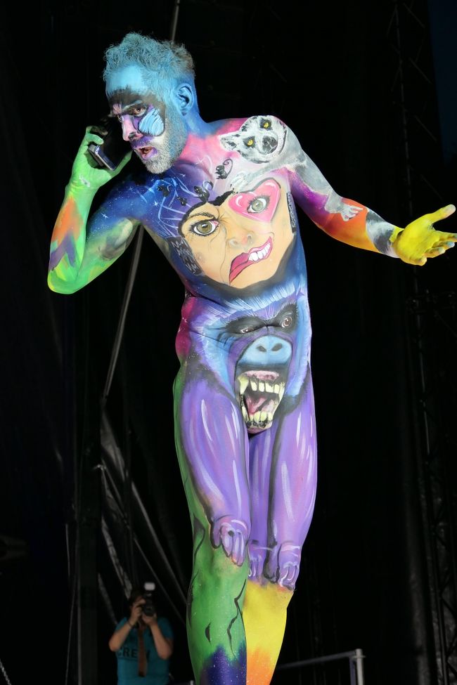 何か変わったイベントはないか？<br /><br />選んだのは、オーストリア・クラーゲンフルトでのWorld of Bodypainting Festival <br /><br />韓国でも Bodypainting Festival が行われているので、韓国からの出場と観光客が多数いました。