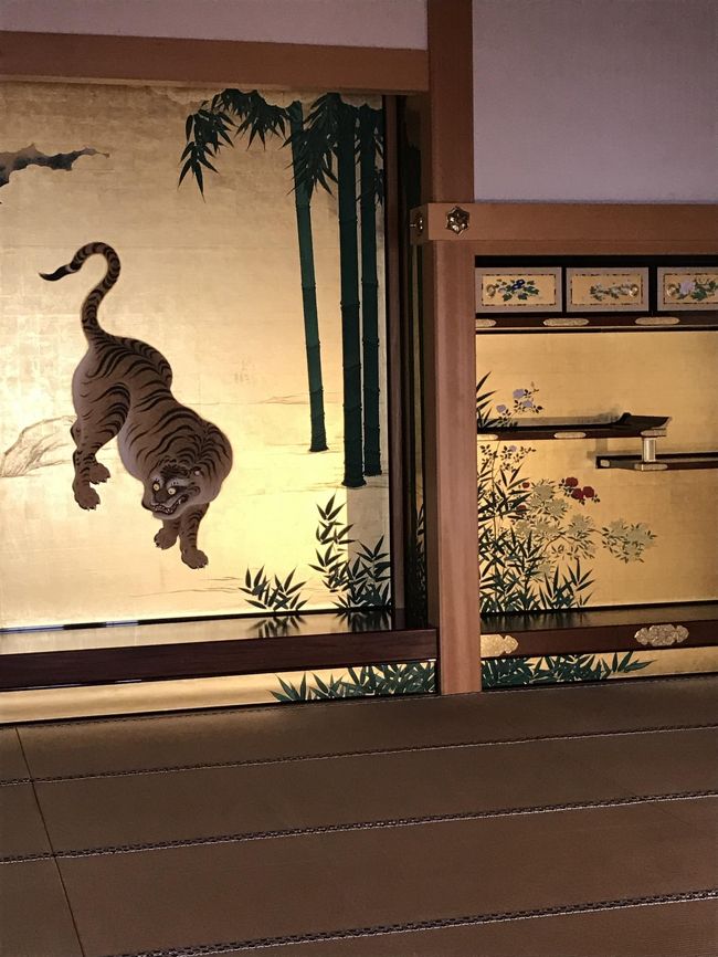 名古屋に所用で行くことになり ぜひ行ってみたかった 名古屋城本丸御殿に出かけました。<br />8月の猛暑の真っただ中 決してお勧めできる時期ではございません。<br />お城自体は素晴らしかったのですが。