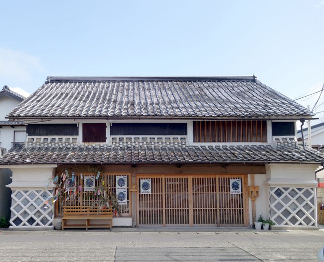 1月のジェットスターセール 第3弾。<br />行ってきました、南国 高知~!<br /><br />そう、まずは宮古下地島線を買い<br />ちちぼー姐さんの影響で宮崎行きも買い<br />気分がよかったのでもう1路線挑んでみました。<br /><br />まだ底値で残ってそうな<br />競争率が低そうな<br />灯台や崖っぷち、海岸線があるところ<br /><br />高知・・・かなぁ<br />そんなノリで。<br /><br /><br />4月 宮崎 海岸線の旅<br />https://4travel.jp/travelogue/11493744<br />5月 宮古島 海岸線の旅<br />https://4travel.jp/travelogue/11508086<br /><br />
