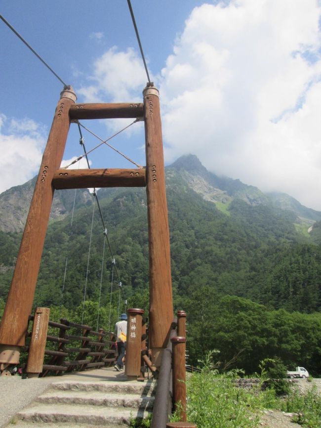 上高地を起点に、槍ヶ岳に登ってきました。<br />下山して明神から上高地へ戻る周辺のご紹介です。<br />明神からは、来た道とは反対側の梓川右岸の自然探勝路を歩きました。<br />左岸とは趣が少し異なる、森林浴ができる楽しい道でした。湿原もあります。