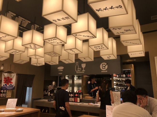 大の友人と定例会を開催しました。<br />以前訪れたことのある日本酒とセットの料理が美味しい「酒と蕎麦 まき野」さんで一次会<br />そしてバスで移動して博多警察近くの三井ガーデンホテルにある「ハカタ#920」を二次会で美味しく飲んで食べて<br />楽しく懇談をしました。<br />帰りは櫛田神社・裏参道側にある中洲川端商店街を通って流石に行きつけの「わらきたれ」での三次会は無しで<br />本日の定例会は終了しました。<br />三井ガーデンホテルにある「ハカタ#920」はとても感じが良くてクチコミに投稿しょうと思って検索しましたが<br />出て来なかったので旅行記で紹介します。