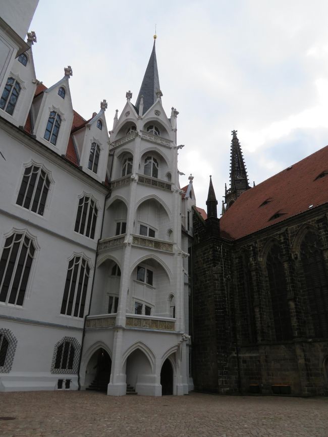 2019年5月6日（月）Meissen マイセンに足を運んでみました。表紙のフォトはDom　大聖堂とAlbrechtsburg　アルプレヒト城です。コンビチケットを購入したので、お城も見学する事に。<br />こちらの旅行記はフォトが多く、コメント内容はほぼありません。<br /><br />Wb上での情報ですとAlbrechtsburg アルプレヒト城は、929年にドイツ王ハインリヒ1世によって築かれたようです。マイセン陶器の歴史の始まりと言われているようです。1710年～1864年まではアルプレヒト城で城の中に陶器工場が置かれていたようで、マイセンが作られていたとのことです。