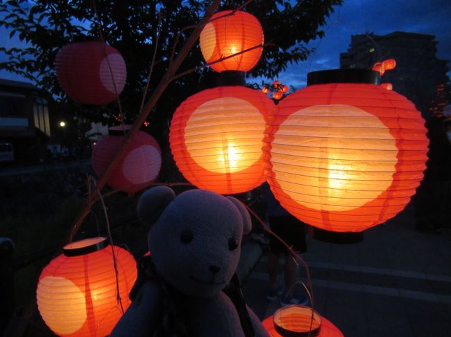 毎年8月6日、7日に開催される、ちょうちん祭り。<br />起源は西の京と呼ばれて栄えていた室町時代まで遡る歴史のあるお祭りです。<br />日本三大火祭りと名乗るには、どうかなあ、と個人的には思うところはありますが。<br /><br />今年は6日に台風8号がやってきて、初日は商店街のちょうちん飾り(強風で火は入れなかった模様)だけでほとんどのイベントが中止。<br />実質7日のみの開催となりました。<br />旦那が泊まりで飲み会だったのでこれ幸いに、例年より早く出かけます。<br />商店街の人たちのちょうちん飾りの苦労も垣間見つつも、今年もちょうちんはきれいだったのでした。<br />
