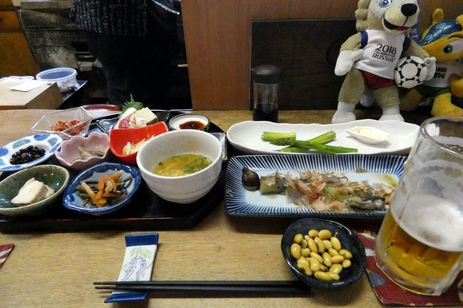 旭川には美味しいお店が沢山あって、何処に行こうか迷います。<br /><br />しかし、あまり冒険をしない私は今年もお気に入りの、カウンターのある炉端焼き店、独酌 三四郎(どくしゃく さんしろう)を予約しました。<br />