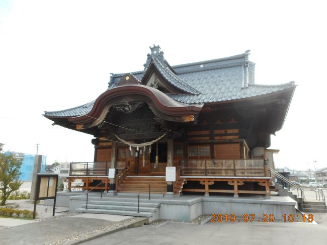 「発酵」で有名な沼垂(ヌッタリ)地区で醸造所やお寺・神社などを散策しました。沼垂では、古い建物を再利用した沼垂テラスや沼垂白山神社などを巡ってみました。。峰村醸造のカフェで一服し、無料ツアーには間に合いませんでしたが「今代司酒造」も見学したりしてかなり忙しい行程でした。翌日は、NGT48劇場に立ち寄り、八千代橋を渡ってマンガの家で漫画家を偲び、西堀ローサ(地下街)で涼みながら観光を続けました。