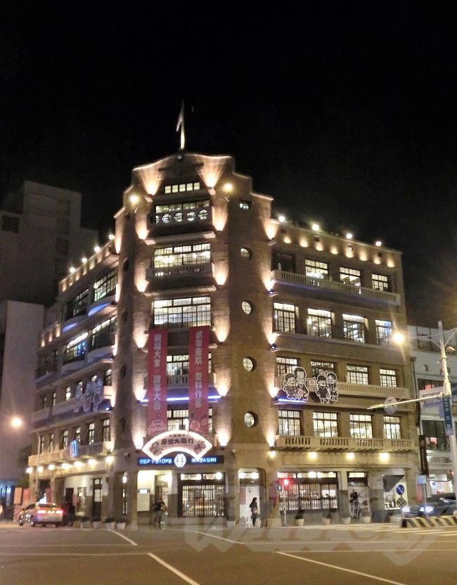 2019年1月2日~5日、お正月休みを利用して、<br />またまた一人で台湾に行って参りました!<br />約2年半ぶりの台湾。<br />今回は台北ではなく、南の高雄・台南旅です。<br /><br />行く先々でドン曇りではありましたが、目立ったトラブルも無く、無事3泊4日を満喫して参りました。<br /><br />※今回は、旅行3日目、台南市内観光編と高雄最後の夜編です。<br /><br /> 【1日目】関空~高雄<br /> 【2日目】終日高雄観光(午前:龍虎塔/蓮池潭)<br /> (午後:西子湾岸周辺/駁二芸術特区)<br /> (夕方・夜:高雄スカイタワー/龍虎塔)<br /> 【3日目】終日台南観光(台南市内)→(安平観光)→<br />※ (台南市内観光)→※(高雄戻)<br /> 【4日目】高雄~関空
