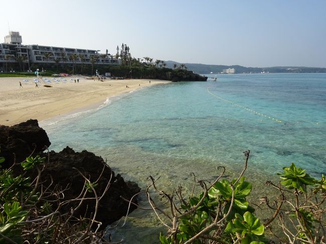 沖縄の世界遺産(主に城跡)や海岸観光を、2泊3日で実行しました。<br /> 旅の①は、那覇から中城城跡、イオンモ-ル沖縄ライカム、勝連城跡、海中道路、オリオンハッピ-パ-ク、古宇島周辺、今帰仁城跡、海洋博公園<br />の見学でした。<br /> 旅の②では、イルカショ-を楽しめるオキちゃん劇場や美ら海水族館。翌日は恩納海岸の色々なビ-チ・岬を巡り、座喜味城跡、斎場御嶽、知念城跡・岬、奥武島、糸数城跡を巡ってきました。<br /> やはり5年ぶり(11回目)になると、いろいろ綺麗に整備されて素敵な観光地になっていました。今回も気に入った場所を中心に観光しましたが、やはり本島を2泊3日で観光するのはかなりきつかったです。<br /> また沖縄は、総合すると世界一のリ-ゾ-ト地であることを実感しました。そして泳ぐことが目的でない観光なら、旅費や宿泊料が安くなり、混んでいないシ-ズンオフの沖縄が最高と思いました。