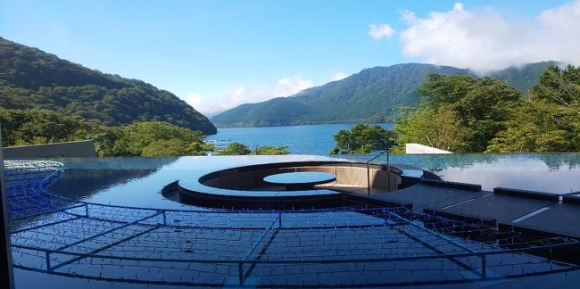 箱根でゆっくりしてきました。小3息子と母の2人旅。<br />子連れなので体験レッスン多めです。<br /><br />宿泊:箱根・芦ノ湖 はなをり<br />予約:楽天トラベルHPより、先らくはなをりビュッフェプラン<br /> 湖畔側和洋室禁煙ルーム 1泊41,861円<br /><br /><br />1日目 カフェランチ<br /> からくり箱作り体験<br /> 箱根関所跡散策<br /><br />2日目 水陸両用バスライド<br /> 箱根ガラスの森美術館<br /><br />3日目 箱根神社<br /> ユネッサン<br /><br />4日目 小田原、かまぼこ作り体験<br /> 小田原城<br /> 漁港ランチ<br /><br /><br />*3日目もホテルでのんびり過ごしてから、箱根神社とユネッサンに行きました。