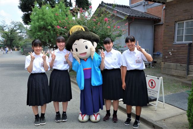 3日目は既に最終日です、短っ。<br />今日は2時までに高崎へ戻ってレンタカーを返さなくてはなりません。<br />富岡製糸場は9時からなので、混まないうちに着いておきたいところです(混雑の為、8時45分に開場したそうです)。<br />前日、前々日と打って変わって晴天かつ猛暑の中、ツレをどれだけ連れ回せるでしょうか？<br /><br />世界遺産である富岡製糸場は、明治5(1872)年に建設された日本で最初の官営模範製糸場です。 主要建物は、ほぼ創業当初の状態で良好に保存されています。<br />日本の近代化だけでなく、絹産業の技術革新・交流などにも大きく貢献した工場であり、敷地を含む全体が国の史跡に、初期の建造物群が国宝および重要文化財に指定されています。<br />更に詳しくは、こちらをご覧ください。<br />www.tomioka-silk.jp/tomioka-silk-mill/<br />