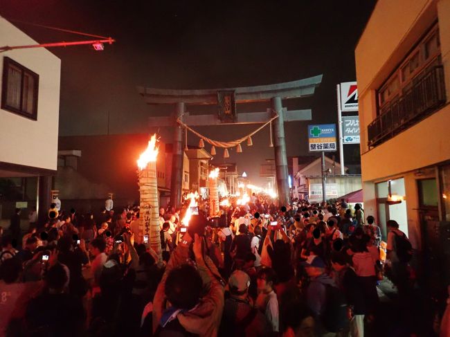 何度言っても素晴らしい火祭り<br />今年こそ最後まで見届けたいと思い<br />出掛けました~!<br /><br />吉田の火祭りは、国の重要無形民俗文化財に<br />指定されている日本三大奇祭の一つです。<br />