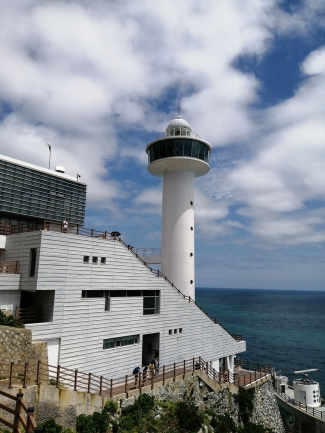 2019.08.10～08.13に3泊4日で釜山一人旅に行って来ました<br />出発前は、日韓問題と台風接近のニュースが重なりどうなることかと不安もありましたが<br />結果的には、どちらも何の問題も無く良い旅行ができました<br />2日目はkkdayのツアーに申し込んんでいたので参加してきました<br />ツアー代金3311円<br />－ コース情報 －（kkdayのwebサイト引用）<br />・集合場所：<br />- 08:20：KTX釜山駅1番出口<br />- 08:40：釜山（プサン）地下鉄西面（ソミョン）駅12番出口<br />- 09:20：釜山（プサン）地下鉄海雲台（ヘウンデ）駅5番出口<br />①海東龍宮寺（ヘドンヨングンサ）<br />②太宗台 （テジョンデ）<br />③松島スカイウォーク<br />④甘川文化村（カムチョンムナマウル）<br />・帰路情報：<br />- 17:30：釜山駅到着予定<br />- 18:10：釜山（プサン）地下鉄西面（ソミョン）駅到着予定<br />- 19:00：釜山（プサン）地下鉄海雲台駅（ヘウンデ）駅到着予定<br />