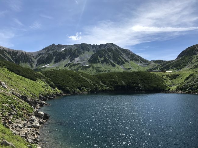 2019年8月、お盆休みに北アルプス黒部の剱岳、立山三山の山行と帰路に富山県高岡市に立ち寄った旅行記になります。 <br /><br />日程　<br />　　〇8月9日　業務終了後19：30頃、名古屋の自宅を車で出発。23：30頃立山駅駐車場到着。車中泊。<br />　　〇8月10日　4：30頃起床。出発までぶらぶら。5：20頃予約したケーブルカーのチケットを受け取り6：40発のケーブルカーで出発。美女平でバスに乗り換え7：50頃室堂着。室堂駅で登山届を提出後、劔沢キャンプ場へ出発。途中雷鳥荘で食事を採る。12：00頃劔沢キャンプ場着。テント設営後、劔澤小屋や剣山荘を廻る。この日はこれで終了<br />　　〇8月11日　3：10頃劔沢キャンプ場出発。8：10頃劔岳山頂登頂。12：50剣山荘まで下山。剣山荘で昼食後、14：00頃劔沢キャンプ場まで戻る。テント撤収後14：50頃雷鳥沢キャンプ場に向けて出発。17：30頃雷鳥沢キャンプ場着。テント設営後、雷鳥沢ヒュッテにて入浴。<br />　　〇8月12日　4：30起床。5：00雷鳥沢キャンプ場を出発。室堂駅に立ち寄り一服してから6：10頃立山三山に向けて出発。浄土山、御山、大汝山、富士ノ折立、真砂岳、別山をめぐり15：30頃キャンプ場に戻る。（途中大汝山休憩所で食事）ロッジ立山連峰にて入浴。<br />ココ→●8月13日　5：00起床。テントを撤収。6：00雷鳥沢キャンプ場を出発。7：00頃室堂駅に戻り荷物を駅に預ける。その後、立山室堂山荘見学後一ノ越山荘まで往復。その後みくりが池温泉で入浴。室堂駅に戻り、11：20のバスで下山。12：20頃立山駅着。車で身支度を整え、この後称名滝、立山博物館を見学後、高岡市へ移動。東横イン新高岡駅南口に宿泊。<br />　　8月14日　6：30頃起床。は朝食後チェックアウト。車で高岡駅に移動。駅近くのコインパーキングに駐車。瑞龍寺を観光後、観光案内所でレンタル自転車を借りて金屋町、山町筋、高岡大仏、高岡古城公園を見学後15：00頃自転車返却。駅前でラーメンを食べた後車で名古屋まで戻りました。<br /><br />劔岳登頂、立山三山縦走と今回の山行の目的を果たし、この日は基本的には下山のみとなります。でも、それだけではつまらないので午前中、室堂周辺のまだ見てないところをあっちこっち見学。立山駅に下りた後は当初は宇奈月温泉に行って温泉でも入ろうかと思っていたのですが、室堂から美女平へのバスの中で立山近隣の観光地として称名滝や立山博物館を紹介している映像をみて気が変わり称名滝、立山カルデラ砂防博物館、立山博物館を見学してから新高岡駅前のホテルに移動しました。