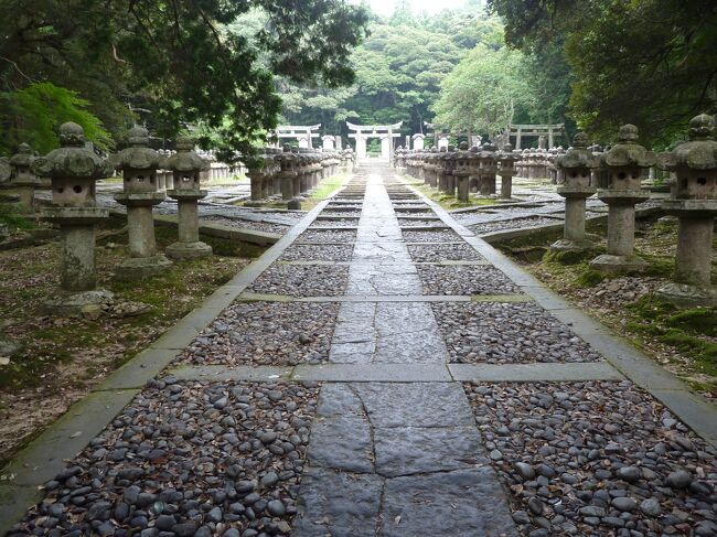 シニアとなり、自由に時間が使えるようになった今、再訪の旅を楽しんでいます。思い出の旅シリーズとして旅行記が成立する写真の枚数があるものを記念として、この場所に保存したいと思います。この旅行は父の希望で山口を中心に周った時のものです。昔訪れた頃の様子を懐かしんだり、現在の様子との比較したりといった別の楽しみ方もあるかと思います。よろしかったら目を通してみて下さい。<br />