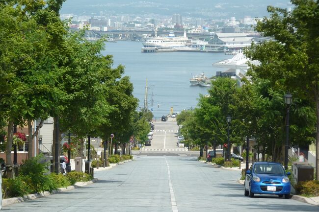 シニアとなり、自由に時間が使えるようになった今、再訪の旅を楽しんでいます。思い出の旅シリーズとして旅行記が成立する写真の枚数があるものを記念として、この場所に保存したいと思います。この旅行は父の希望で函館に行った時のものです。昔訪れた頃の様子を懐かしんだり、現在の様子との比較したりといった別の楽しみ方もあるかと思います。よろしかったら目を通してみて下さい。<br />