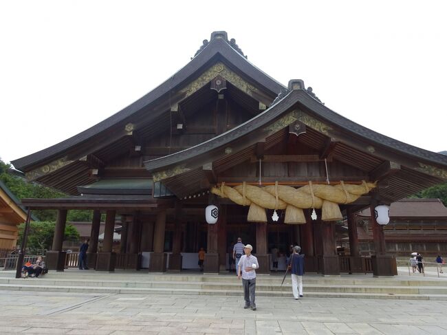 シニアとなり、自由に時間が使えるようになった今、再訪の旅を楽しんでいます。思い出の旅シリーズとして旅行記が成立する写真の枚数があるものを記念として、この場所に保存したいと思います。この旅行は父の希望で出雲と松江に行った時のものです。昔訪れた頃の様子を懐かしんだり、現在の様子との比較したりといった別の楽しみ方もあるかと思います。よろしかったら目を通してみて下さい。<br />