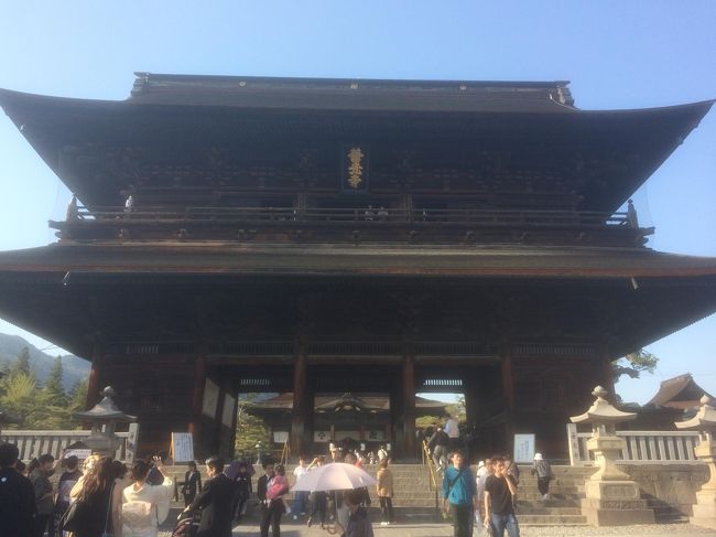 2018年4月に訪れた長野の旅行記録です。<br />仕事のついででの観光でしたので、観光は半日程度でした。食事をとって、善光寺にお参りをしました。