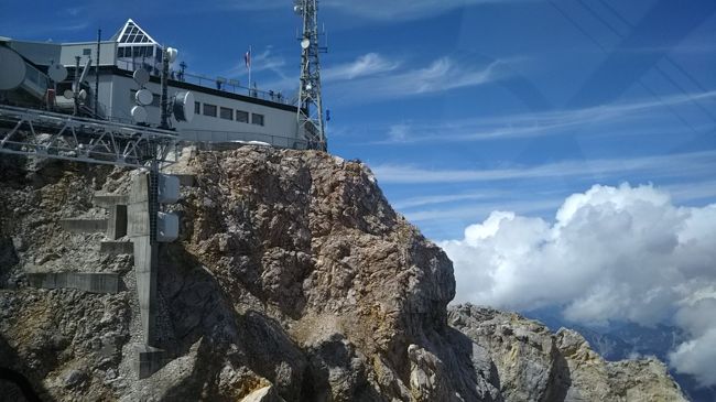 ドイツ滞在２日目はミュンヘン郊外に位置するガルミッシュ・パルテンキルヘンに移動します。鉄道での移動がお手頃ですが、欲張ってノイシュヴァンシュタイン城にも足を延ばしたいので、レンタカーでの移動にしました。効率よく回れればと思います。