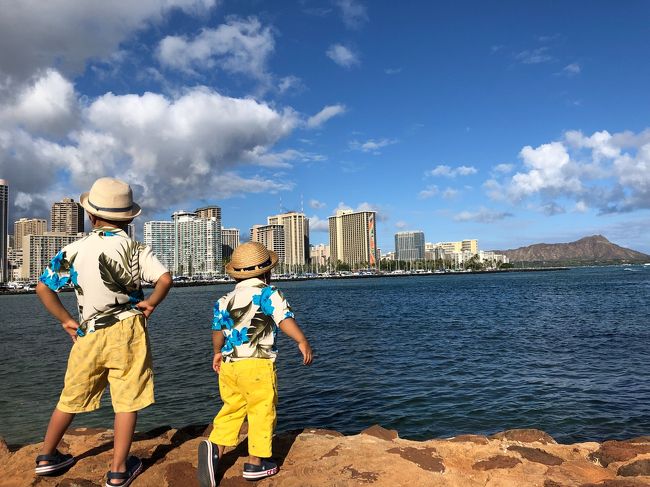 2019年の夏休みは約1年半ぶりのハワイ！！<br />そして、じじばばも一緒に三世代の旅。<br /><br />５歳の長男たむすけはもちろん、<br />２歳の二男たむじも前回より出来ることが増えるだろうし、<br />たっぷり遊べそうだ。<br /><br />３日目は、アラモアナビーチパークで遊んだ後はアラモアナセンターで買い物したり、食事したりとアラモアナ界隈で過ごす１日。