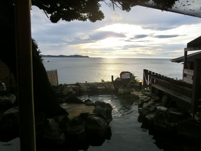 この夏恒例の温泉旅行。熱海伊豆山温泉お気に入りの水葉亭です。半年ぶりですが、車で御殿場アウトレットで買い物をして熱海へ。帰りは海沿いで2時間で東京へ。手軽で便利な旅行です。