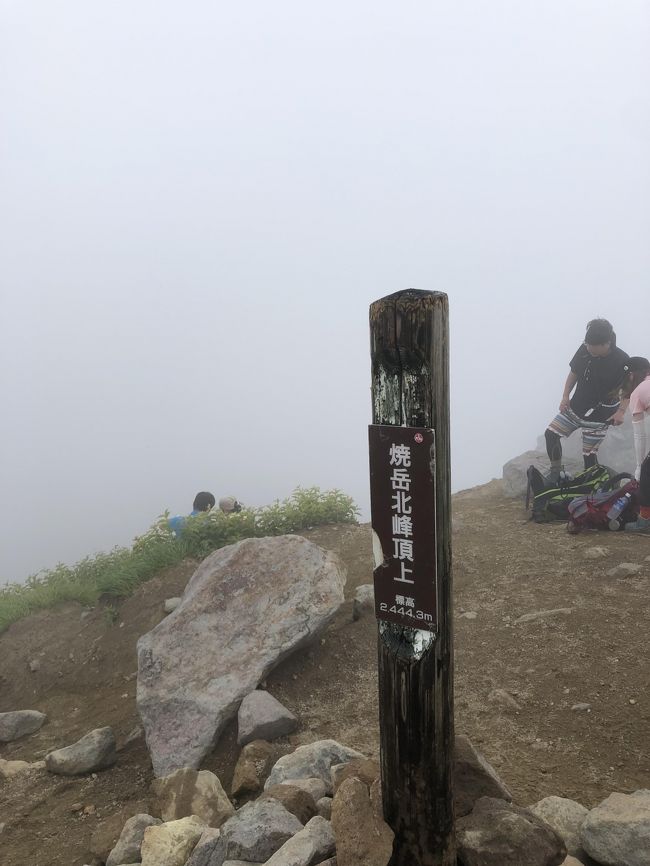 大阪から８月しか運航していない　JALの松本便を使って　上高地へ<br />台風１０号の影響で　松本空港の天候によっては　引き返すかもしれないという条件付きの飛行でしたが<br />無事到着して　上高地まで　バスと電車　またバスを乗り継ぎ　<br />１日目は上高地を散策　２日目に　焼岳まで　日帰りハイキングの後　ホテルで温泉に入り<br />さわやか信州号　３列シートで　上高地から新大阪まで帰ってきました。