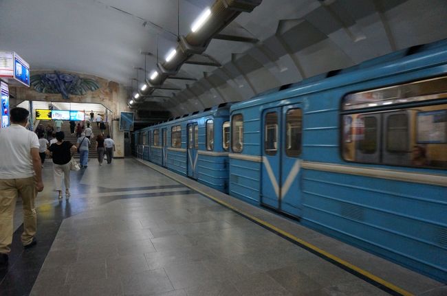 ウズベキスタン タシケントの地下鉄　ウズベキスタン線（ブルーライン）