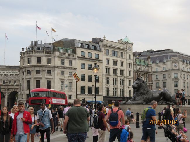 旅の目的は、ロンドン在住の息子一家を訪ねて孫会う事。定番のロンドン観光をする事でした。幸い時々５分ほどのシャワーには会いましたが連日天候に恵まれ充実の旅となりました。極力日本で、シニア料金事前ネット予約を利用し、現地では効率的に観光することができました。＊ 体験したことを以下箇条書きします。<br />●美術館巡り（大英博物館、ナショナルギャラリー、V&amp;A、ケンウッドハウス）●音楽（アラジンミュージカル、ロイヤルアルバートホールBBCプロムスコンサート）●ロイヤル関連（衛兵交代式、ロイヤルデイアウトチケット、バッキンガム宮殿、ロイヤルミューズ、クイーンズギャラリー）、●コッツオルズ４つの田舎村巡り（my busツアー）、●世界遺産（ウエストミンスター寺院、セントポール大聖堂）●街巡り（金融街観光、バンクオブイングランド他、コベントガーデン、ビートルズの街セントジョンズウッド、レドンホールマーケット他）●グリニッジ、テムズクルーズ、●ショッピング（フォトナムメイソン、ハロッズ、リバティー、メリルボーン、セントジョンズウッド）●公園（ハイドパーク、ハムステッドパーク、グリーンパーク、セントジェームスパーク、ホワイトホール庭園）●食べ歩き（パブ巡り、世界料理色々）他　孫の笑顔に会えて満足の旅でした。<br />服装、持ち物、芸術、歴史、音楽、建築、ショッピングなど、お伝えしたい事、体験した事を紹介します。孫に会えてこんなに充実した旅ができたなんて夢のようでした。イギリスの良さを感じつつ、日本の良さを再認識でき、素晴らしい旅行なりました。現地在住の息子夫婦のアドバイスとサポートは、大助かり。皆様のご旅行に参考になれば嬉しく思います。<br />※往路復路ブリティッシュエアー、ヒースローエクスプレス、シタディーイントラファルガー8泊<br />