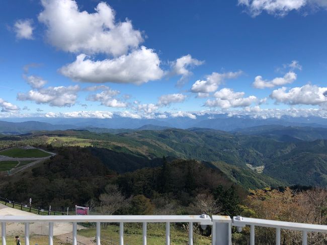 茶臼山高原にドライブに行ってきました。愛知県でいちばん早く紅葉が始まる場所らしいのですが、さすがにまだ早かったようです。春の芝桜の花回廊が素晴らしいようなので再訪したいです。天気に恵まれて南アルプスが綺麗に見えました。