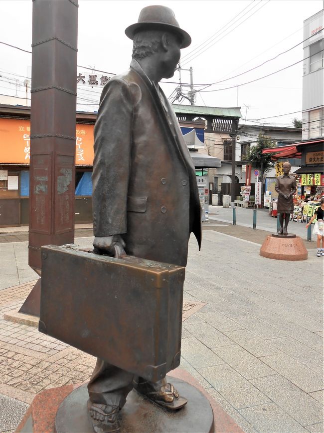 柴又を観光しました。柴又駅から、駅前で寅さんと見送るさくら像を見て、帝釈天参道を歩きます。柴又帝釈天では、本堂や邃渓園、彫刻ギャラリーを見学。はきれいな庭と橋のような廊下を歩き、彫刻ギャラリーは立体感のある見ごたえある彫刻がぎっしり、でした。