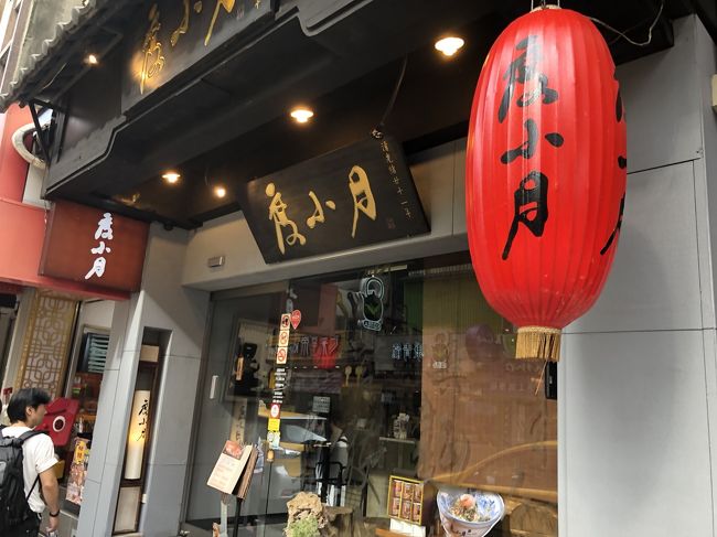6年振りの台湾は初のLCCで渡台しました。<br />バニラエアはもうすぐ同じANA系ピーチに統合されてしまうので、個人的に最終バニラでしょうか。<br />台湾は4回目ですが台北と周辺ばかりでした。高雄は予てから行きたかった都市です。<br />高雄イン、台湾高鐵(新幹線)移動、台北アウトの日程を組み、約半年前に航空券をゲット(なので安価)。<br />ホテルは両都市とも悩み抜いて、MRT(捷運=メトロ)駅近くで居心地な良さそうなホテルを予約しました。<br />台北は以前から泊まってみたかった、レ・スイーツ・チンチェン(南京復興)にしました。<br />1店舗はどうしても再訪したいお店がありました。<br />それ以外は前回行っていない店舗を回ろうと考えていました。<br />台北には美味しいお店が数多くあるので、どこへ行こうかいつも悩んでしまいます。