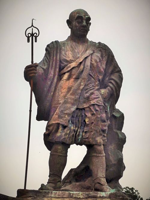 日光-6 日光山の開祖 勝道上人-銅像 ☆日光市市制記念事業で1955