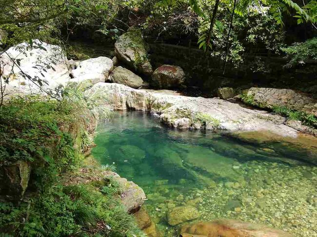 夏休みの最後に斗蓬山景区でハイキングをしました。往復4時間。<br /><br />途中で滝を見たり農家楽で休んだり。<br /><br />日帰りで楽しむには十分の場所でした。<br /><br />川の透明度の高さに驚きました。