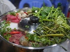 サイゴンで、Lau Hai San 海鮮鍋(^_^)/ oishii を楽しむ。
