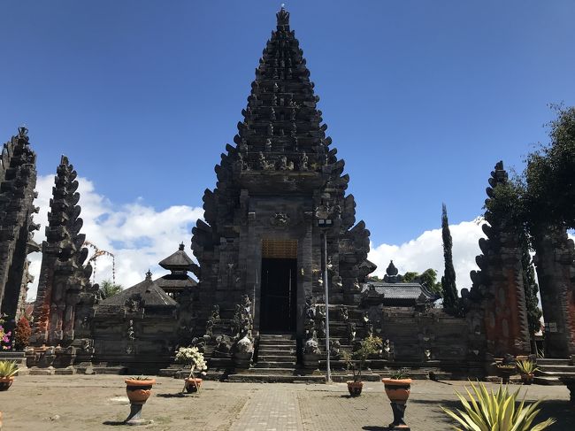 今年の夏休みはインドネシアのバリ島に行きました!!<br />ウブドの寺院巡り、HISのビーチシャック、レンボンガン島などを観光してきました!!