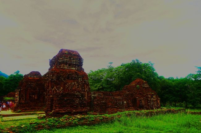 ベトナムのダナンへ一人旅へ行ってきました。<br />まさかの二日目で携帯を無くすという大ハプニングに会いましたが、その<br />おかげもあってか、多くの苦労と、良かったこともありました。