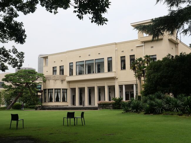 1990年から年に一度のペースで開催されてきた東京都庭園美術館(旧朝香宮邸)の「建物公開展」が今年も開催されていると聞き３年ぶりに行ってみた。<br /><br />※建物公開展の概要<br />～1933年の室内装飾　朝香宮邸をめぐる建築素材と人びと～<br />会期：2019年7月20日（土）? 9月23日（月・祝）<br />休館日：第2・第4水曜日（8/28、9/11）<br />開館時間：10:00?18:00 （毎週金曜日は21:00まで）<br />観覧料：一般900円、65歳以上450円<br /><br />※アクセス(電車)<br />JR山手線「目黒駅」東口／東急目黒線「目黒駅」正面口より徒歩7分<br />都営三田線・東京メトロ南北線「白金台駅」1番出口より徒歩6分<br />※白金台駅の1番出口に地上までのエスカレーターあり。<br />