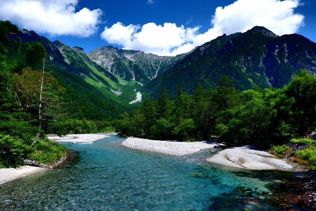 初めての上高地は晴天に恵まれて、目の前に広がる絶景に感動の連続でした！<br />その景色の美しさは、「百聞は一見に如かず」ですが、少しでも雰囲気をお伝えできれば幸いです。<br /><br />行程は以下のとおり。<br />＜１日目＞<br />新宿→松本（特急あずさ）→新島々（松本電鉄）→大正池（アルピコ交通）<br />＜２日目＞<br />上高地ハイキング→上高地→新島々→松本→上諏訪<br />＜３日目＞<br />上諏訪→新宿<br />