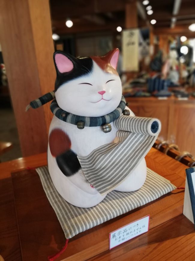 平成を生き抜くを目標に頑張ってきた我が家のおじいちゃん猫が<br />7月半ばまで生きられたこと自体もはや奇跡なのだ。<br />そうわかっていても19年も共に過ごした猫との別れは寂しく2年<br />程続いた介護が急になくなり時間を持て余した。<br />あれ程行きたいと思っていた旅行にも行けるようになったのだけど<br />そんな気分にならないものだ。<br /><br />とは言えせっかくの夏休みにぼ~っとしててもね。<br />そうだ、何年か前に計画して結局行けなかった伊勢にしよう♪<br /><br />同行はおなじみ無責任な父、歩かない母、クッション役の叔母の3人。<br />高齢者と行くお伊勢参りが大変なことは予想はついたが2年間旅行<br />らしい旅行をしない間に想像以上に老化が進み大丈夫か?!と思う<br />事多々…。思いもよらないハプニングもあり気の抜けない旅となった。<br />