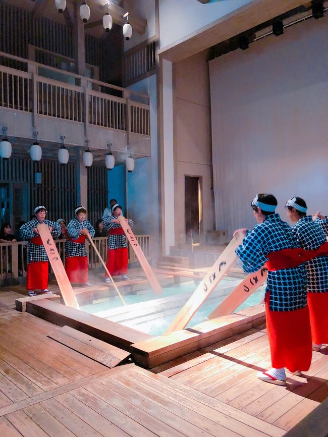 お越し頂きありがとうございます。<br />最新旅行記(2019年夏旅、沖縄へ)から遡っていく予定の旅行記、すべての旅行記を書いていると書ききれないうちに新しい旅がやってくるので、印象に残る宿を中心に遡ってみようと思います。<br />4トラに登録してから2週間で4000回の訪問を頂いているようで光栄の極み。たくさんのいいねも頂いております、感謝です。いいねを頂いた皆様の旅行記も見させて頂いております。SNSに不慣れなので、ぺたぺたと足跡をつけまくったりしていたらごめんなさい、コメントやフォローもして頂いたらとても喜びます。<br />どなたかのお役に立てれば幸い、マイペースで書いて参ります、どうぞよろしくお願い致します。<br /><br />さて、今回は都会に住む友達(笑)との3人旅。<br />「どこか行きたいね。」と話していたら友人の1人が「私草津行ったことないんだー」と言い出して、ちょうど手元にふるさと納税草津温泉チケットがあったこともあり、即決定~。<br />もう1泊くらいしたいよねー、と話が盛り上がり、ならば「山が見える風景」のドライブを楽しんでもらおうと草津から軽井沢へ抜けるルートを走り、軽井沢に泊まることになりました。<br /><br />写真が少なくて写真と内容が合致せず、申し訳ありません~<br /><br />