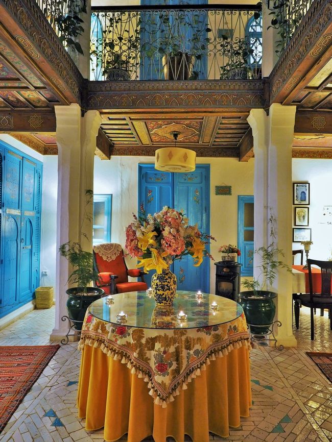 シャウエンで2泊したRiad Cherifaは、青い町のお宿らしく・・・可愛らしくて、ホスピタリティを感じられる良いリヤドでした。2016年にオープンしたリヤドです。<br /><br />Riad Cherifa<br />http://riadcherifa.com/