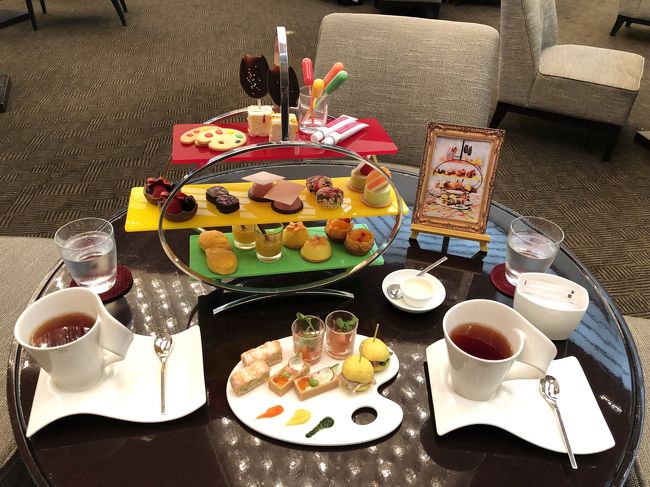 東京・六本木近辺での食べ歩きブログ♪<br />大好きなアフタヌーンティー。9月からハロウィーンモチーフのセットが<br />様々なホテルで登場です(*^-^*)<br /><br />今年も「六本木ヒルズクリニック」で1年に1度の人間ドックを受けました。<br />2019年5月に施設が改装され新しくなって快適ですよ!<br />検査料金は相変わらず高額ですが。。。<br /><br />男性 86,400円~<br />女性 99,360円~<br /><br />こちらで検査をすると、六本木のグラハイ内のレストランで使える<br />無料のランチクーポンがもらえます。今年はどこで食べようかな?<br /><br />◇ 東京・六本木『グランドハイアット東京』<br /><br />◆ 6F 江戸前寿司【六緑】でシャンパン「G.H.Mumm(マム)」と<br />お寿司をいただきます♪<br /><br />◇ 東京・赤坂『ANAインターコンチネンタルホテル東京』<br /><br />溜池山王にあるインターコンチネンタルホテルズグループのホテル。<br />私たちはIHGリワーズクラブの上級会員(プラチナエリート)なので、<br />宿泊の際など特典があります。<br /><br />◆ 2F【Atrium Lounge】<br /><br />ANAインターコンチの【アトリウムラウンジ】でアフタヌーンティーセットを<br />いただきます♪ ジェジュンとジョンハンを描きかき(笑)<br /><br />◆ 2F【Pierre gagnaire pains et gateaux】<br /><br />【ピエール・ガニェール パン・エ・ガトー】は何度も利用しています♪<br /><br />世界を舞台に三つ星シェフとして名高い美食の巨匠、<br />ピエール・ガニェール(PIERRE GAGNAIRE)がプロデュースする<br />パティスリー専門店。 <br /><br />◇ 東京・六本木『ザ・リッツ・カールトン東京』<br /><br />◆ 45F【ザ・ロビーラウンジ】<br />9月からオータム アフタヌーンティーがスタート♪<br /><br />◆ 45F フレンチダイニング【アジュール フォーティーファイブ】<br />毎年ミシュラン1つ星を獲得しているリッツのフレンチレストランに<br />リニューアル後、初めて伺い、ランチをいただきます♪<br />窓際の席からは最高の眺め☆☆☆<br /><br />◆ 45F コンテンポラリーグリル【タワーズ】<br />東京タワーと東京スカイツリーが眺められるお気に入りの席があります。<br /><br />◆ 45F 2018年3月9日、チョコレート&ペストリー【ラ・ブティック】がオープン!<br /><br />◆ 45F【ひのきざか】<br />中で会席、寿司、天麩羅、鉄板焼のエリアに分かれています。<br /><br />◆ 東京・六本木『東京ミッドタウン』ガレリア内ガーデンテラス1F<br />【SUSHI TOKYO TEN、】<br /><br />2019年8月1日、【鮨 天、(スシ トウキョウ テン)】六本木がオープン!<br /><br />こちらのお店は新宿と渋谷で行ったことがあります。<br />お気に入りの江戸前鮨店が六本木にオープンしてうれしい(*´ω`*)<br /><br />◇ 東京・白金台『シェラトン都ホテル東京』1F<br /><br />【ラウンジ バンブー】でハロウィーンのアフタヌーンティーをいただきます♪<br /><br />◆ 【小布施堂】の朱雀モンブラン 1,728円の写真。