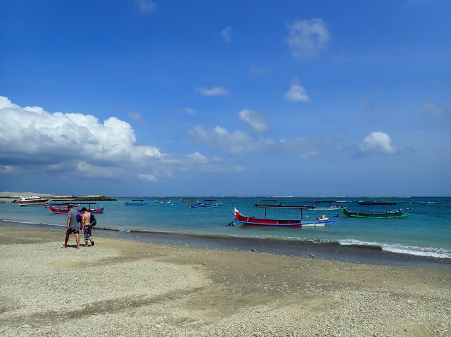 仲良くしていただいているトラベラーの方々に大変心配をさせてしまった2018年の夏休みのGili trawangan。<br />まだこの世に未練があり、死にたくないので、妹様と行先をマレーシアにしたかったが、母上がどうにもこうにも首を縦に振らない。。。モタモタしているうちにANAのジャカルタ以遠がお手頃価格で売り出し始め、母上からの猛烈アピールにより,<br />今年もGili trawanganに決定。そして今年は、昨年満喫できなかったバリもつけた欲張り旅行にすることに。<br /><br />☆8/2 NH871 22:55 HND- 4:30 CGK<br />☆8/3 GA430 11:00 CGK- 14:05 LOP VILLA OMBAK泊<br />☆8/4　VILLA OMBAK泊<br />☆8/5　VILLA OMBAK泊<br />☆8/6　VILLA OMBAK泊<br />☆8/7　VILLA OMBAK泊<br />☆8/8　GA451 13:05 LOP- DPS 14:00 KAKIANG BUNGALOWS泊<br />☆8/9　KAKIANG BUNGALOWS泊<br />★8/10　Holiday inn resort Batruna Bali泊<br />★8/11　GA419 17:05 DPS- 18:20 CGK<br />      NH856 21:25 CGK- 6:50 HND<br /><br />