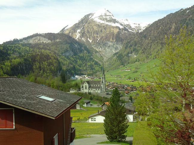 初めてのスイス、イタリア旅行はチューリッヒから鉄道を利用してミラノへ、<br />その後別のルートを利用して再びチューリッヒに戻るコースでした。<br /><br />●今回の旅行記は7日目ホテルをチェックアウトしてルツェルンへ向かいます。<br /><br />+++ルート概要++++++++++++++++++++++++++++++++<br />初日 ： 香港-チューリッヒ　　　　　　　　　　　　　　　（夜行便）<br />2日目： チューリッヒ空港駅 - クール ‐ティラーノ-ミラノ　〈ミラノ泊〉     <br />3日目：　ミラノ-ベネチア-ミラノ　　　　　　　　　　　〈ミラノ泊〉<br />4日目：　ミラノ-インターラーケン-グリンデルワルド-ハーダークルム<br />　　　　　-　グリンデルワルド　　　　　　　　〈グリンデルワルド泊〉<br />5日目：　グリンデルワルド-ツェルマット-ゴルナーグラート-<br />　　　　　ツェルマット-グリンデルワルド　　　〈グリンデルワルド泊〉<br />6日目：　グリンデルワルド-クライネシャイディッグ-トゥーン　　　<br />　　　　　 -グリンデルワルド　        　　　　〈グリンデルワルド泊〉   <br />7日目：　グリンデルワルド-ルツェルン-チューリッヒ空港駅　<br />　　　　　チューリッヒ-香港　　　　　　　　　　　　　　　（夜行便）<br />　　→今回はココ。グリンデルワルドから鉄道を使ってルツェルンまで移動します。<br /><br />8日目：　　香港着<br />++++++++++++++++++++++++++++++++++++++++++