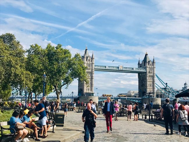 ロンドン街歩き。4日しかないのでコンパクトに。夏しか開かれないバッキンガム宮殿に行きました。