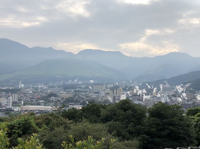 目指せ!JGC!!<br /><br />ということで、大分県別府市に行ってきました。<br />何故別府なのかというと、<br />別府出身である学生時代の友人が数年前に地元へ帰っていました。<br />そしてJGC修行ついでに会いに行こうと考え、修行始めてすぐに連絡を取り、今年中に会いに行くことにしました。<br /><br />しかし、よく調べたら航空券けっこう高いんですね!?(汗)<br />FOP単価も全然良くないし…<br /><br />でも、連絡した以上は行かねばなるまいと思い、<br />今回は友人に会うことを目的に楽しんで行ってきました。