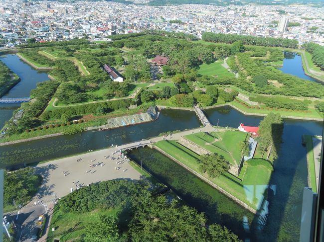 9月に入って、ようやく猛暑が和らいできました。「旅行」特に「オトナ旅」がしやすい時季になったように思います。<br />「オトナ旅」の条件は三つ。「早朝や深夜に動き回らない」「暴飲暴食をしない」「必要以上にお土産を買わない」。つまり、「オトこ」も「オんナ」も、体力と財力に見合った節度ある行動をする「クールな旅」なんです。<br />※晴れおじさんの個人的な見解を述べたものです。<br />「大人の休日パス東日本・北海道スペシャル」を使ってJRで移動した「オトナ旅」を旅行地ごとに分けてアップします。<br />