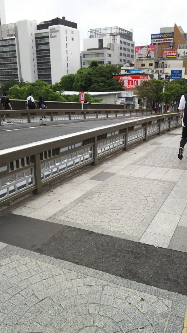神楽坂、飯田橋周辺にはたくさんの観光名所があります。江戸時代の名残が残っているところもあり、気軽に江戸を感じられるスポットです。半日で歩ける範囲でもかなり見所の多い街だなと思います。<br /><br />