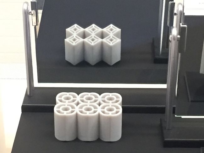 明治大学博物館で開催されている特別展 立体錯視の最前線 が非常に興味深かったのでご紹介します<br /><br />今年は9月8日(日)までの開催<br />入場料は無料<br /><br />人間の知覚の不思議さにやや頭が混乱しました<br /><br />帰りに神保町にある「ペルソナ」で欧風カレーを食す<br />こちら 10月末に閉店、移転先は未定だそう