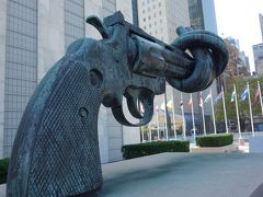 NYCを歩く。(4.9) 国連本部の見学。総会の時期でなくても，いろいろと会議はあるようです。